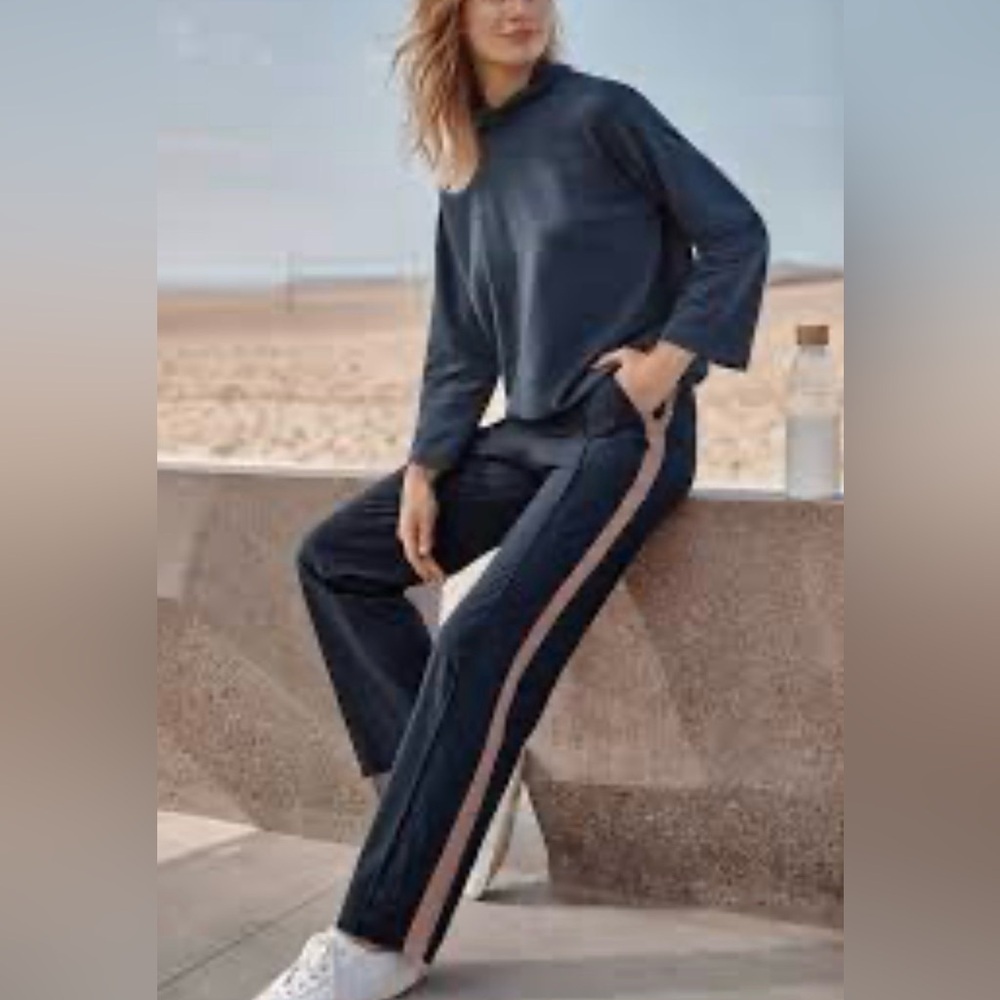 J Jill joggers size large petite with pockets and stripe detail, NWT